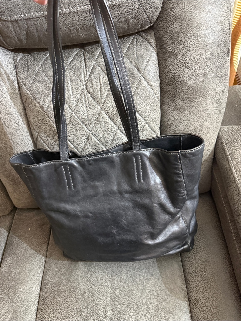 Miu Miu Black Leather Shoulder Tote with Gold Logo - Picture 3 of 8